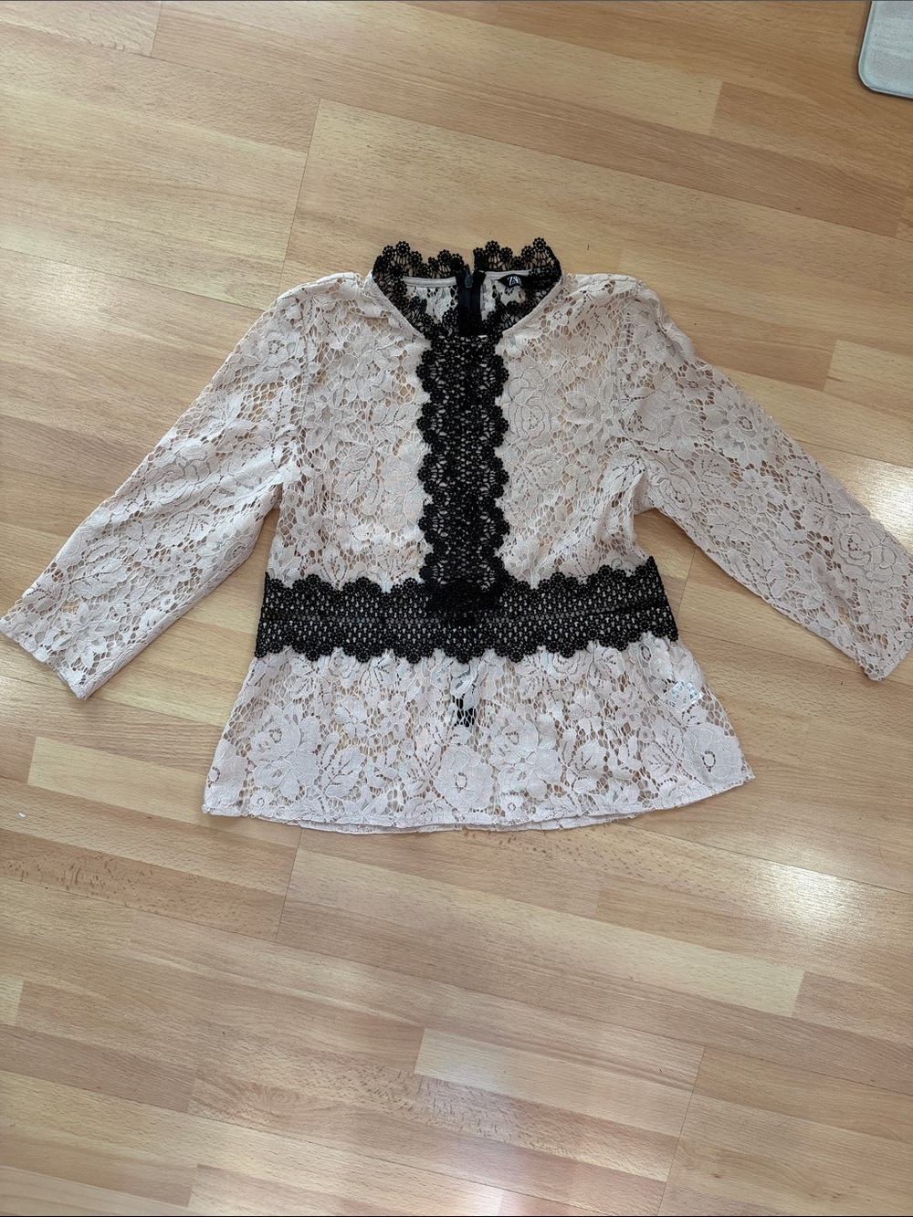 ZARA top size XS lace high neck cream black peplum runs small in my opinion - Picture 1 of 9